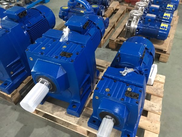 Motor điện gắn với giảm tốc R tải nặng